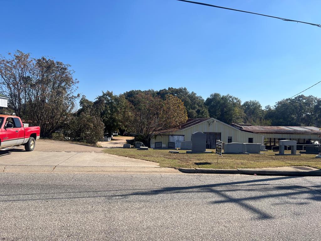 902 South Brundidge Street