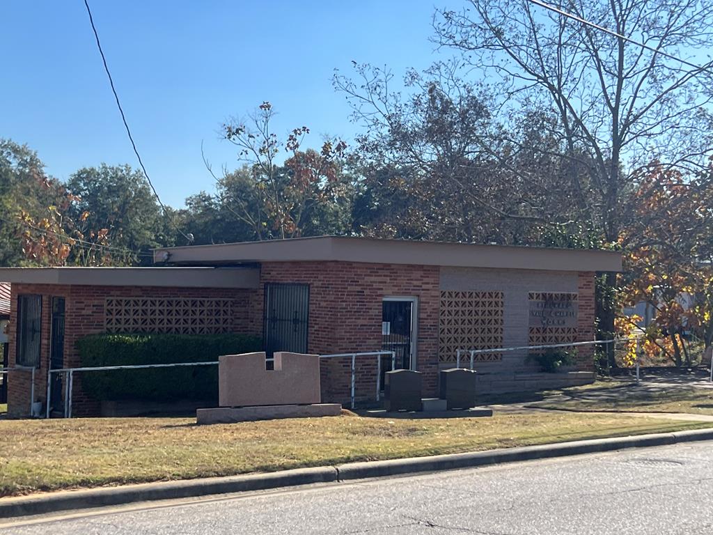 902 South Brundidge Street