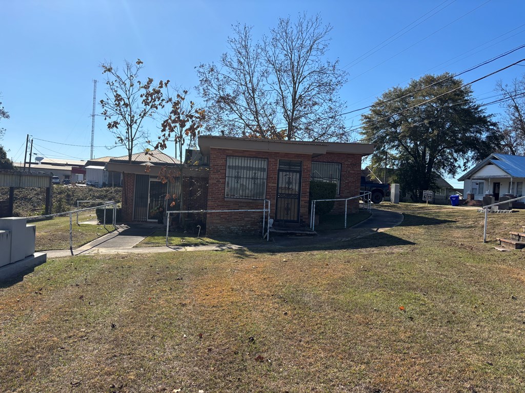 902 South Brundidge Street