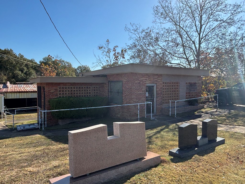 902 South Brundidge Street