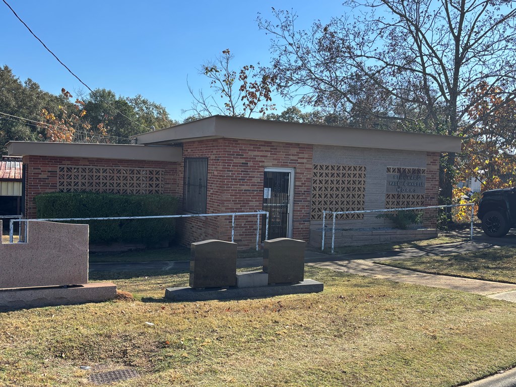 902 South Brundidge Street