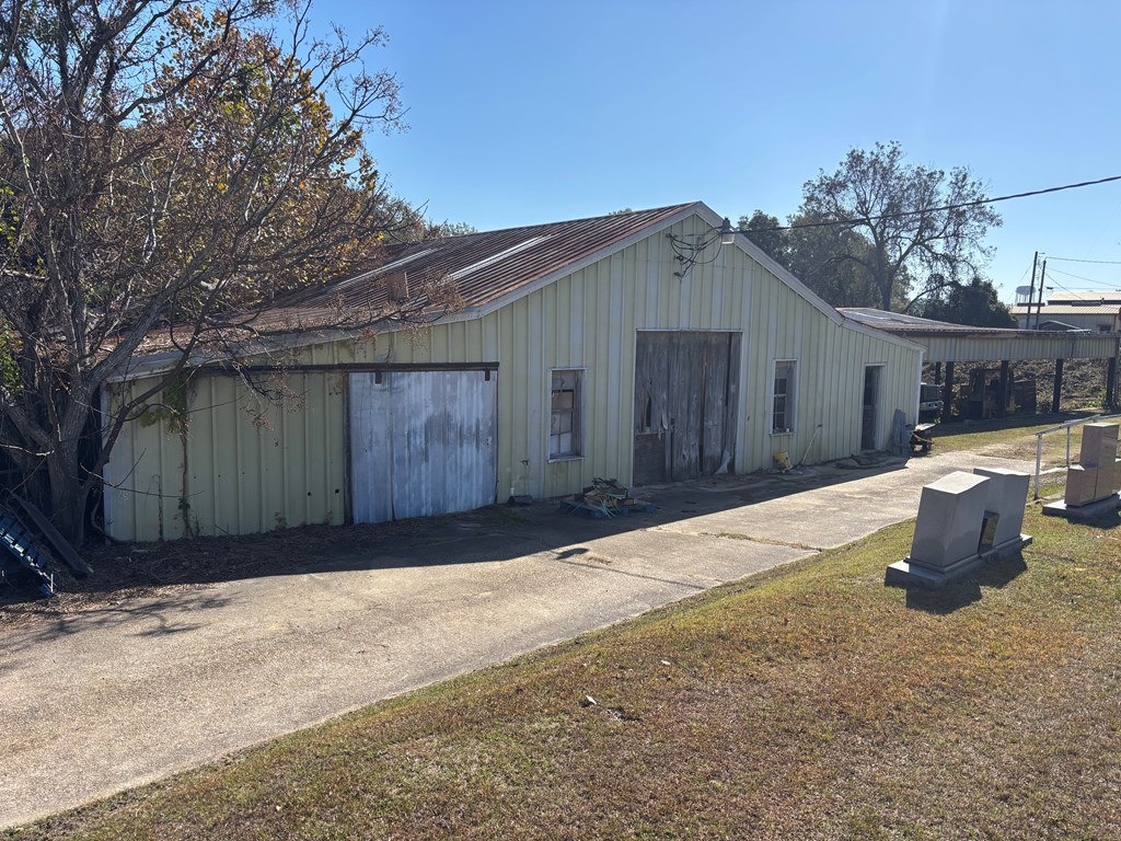 902 South Brundidge Street