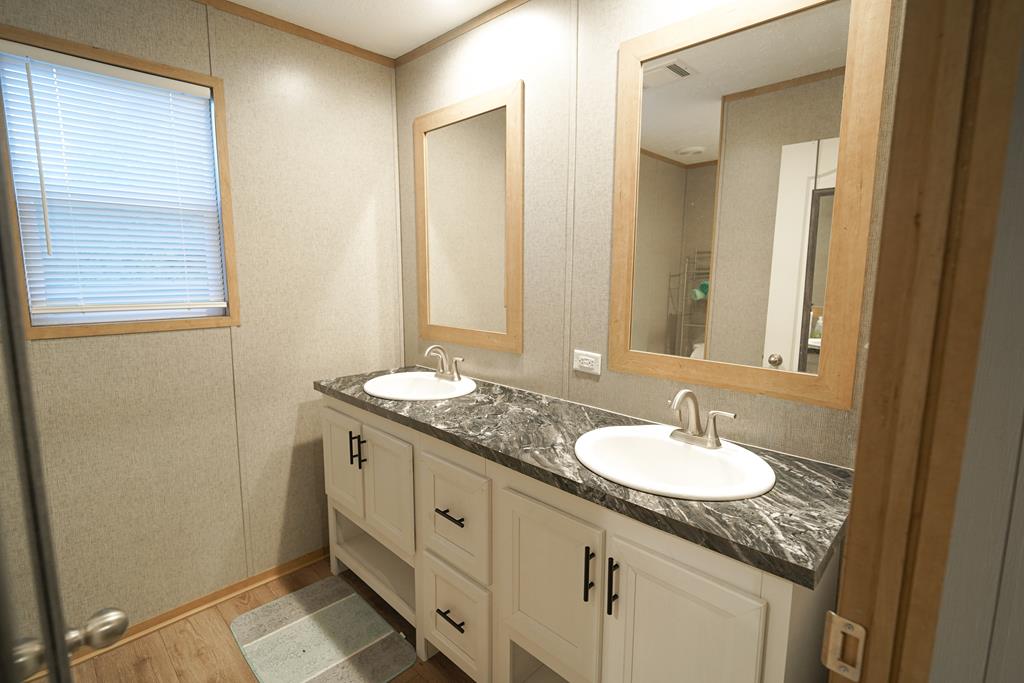 1976 County Road 109