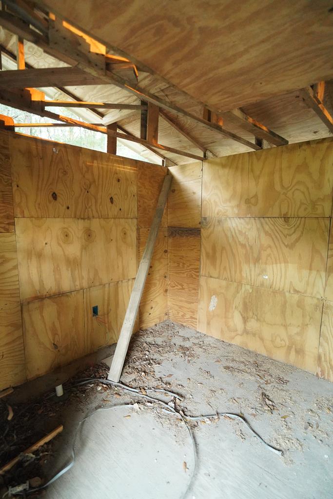 1976 County Road 109