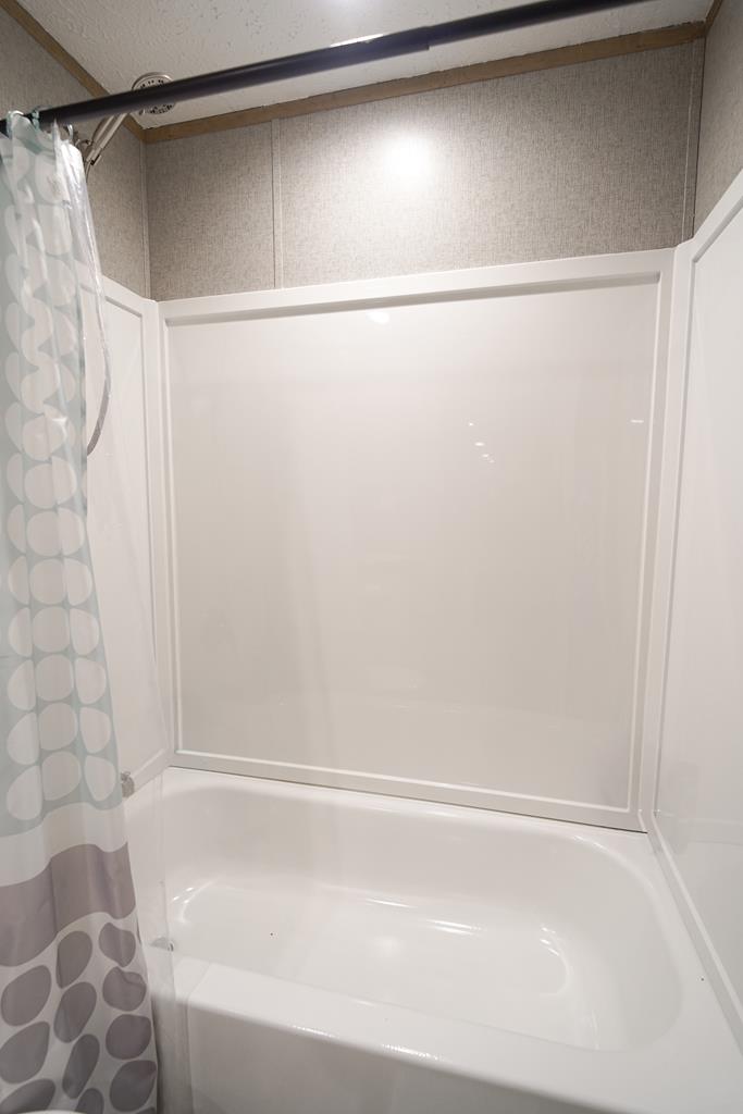 1976 County Road 109