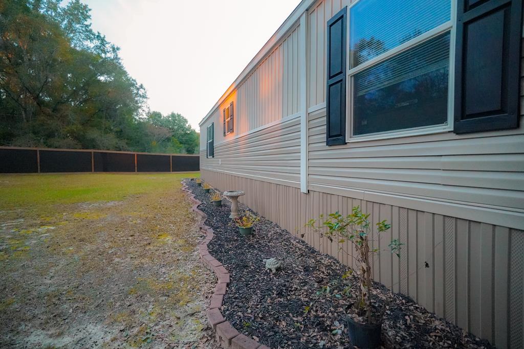 1976 County Road 109