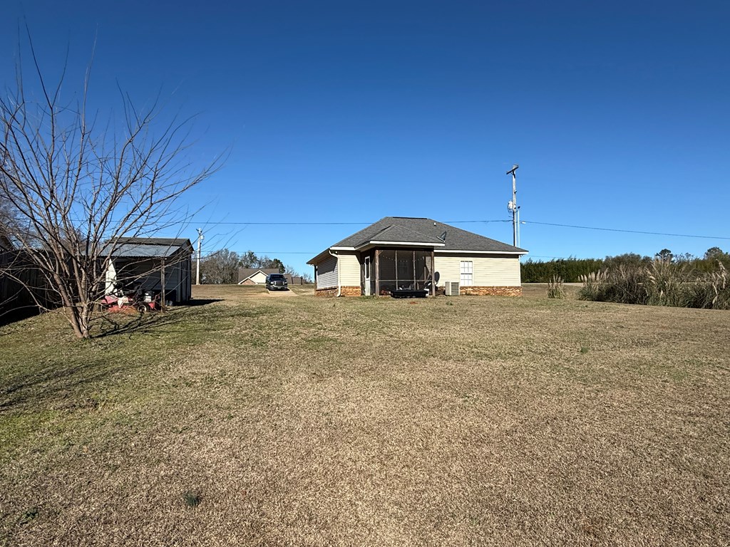 1738 Henderson Highway