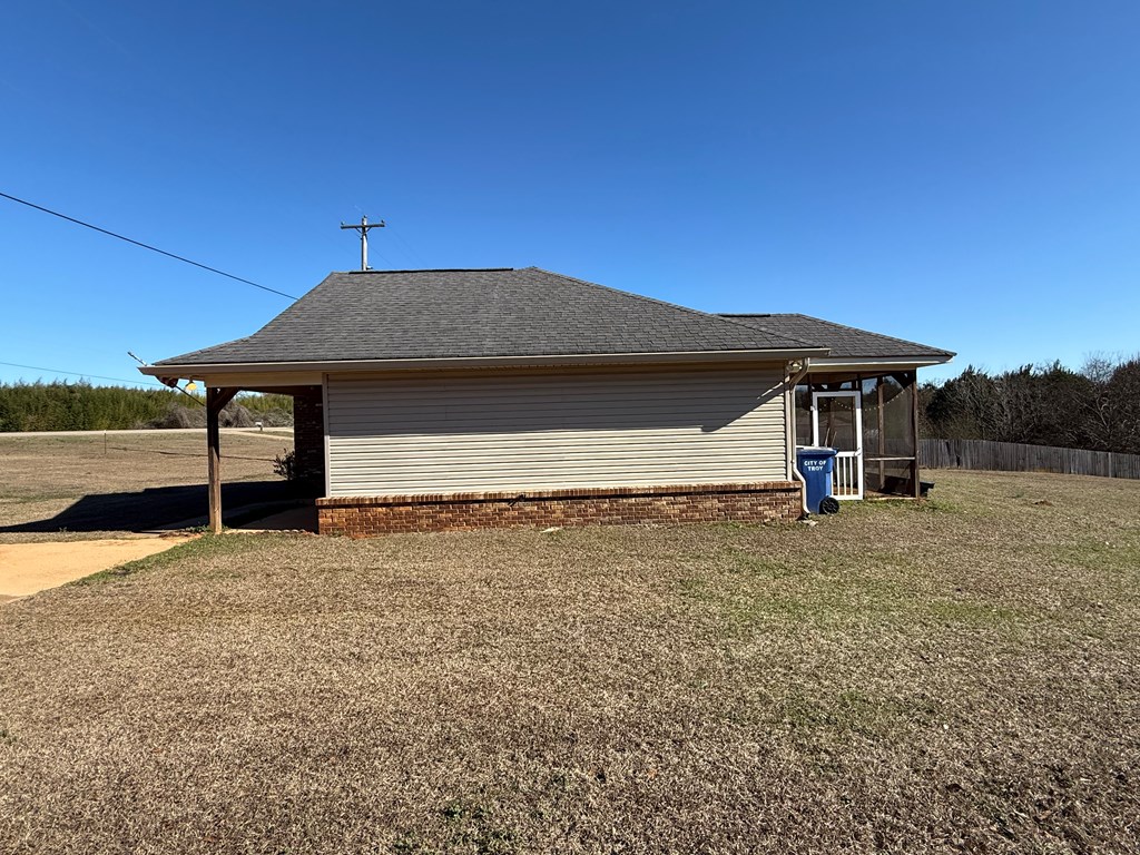 1738 Henderson Highway