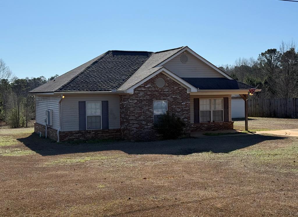 1738 Henderson Highway