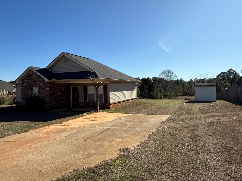 1738 Henderson Highway