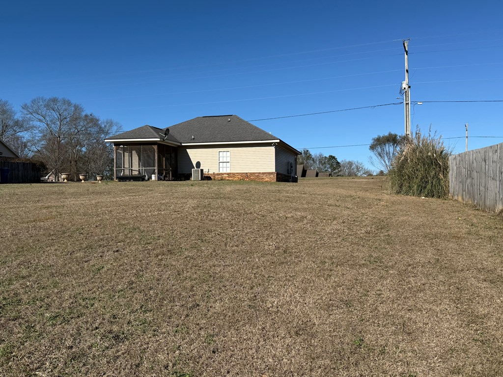 1738 Henderson Highway