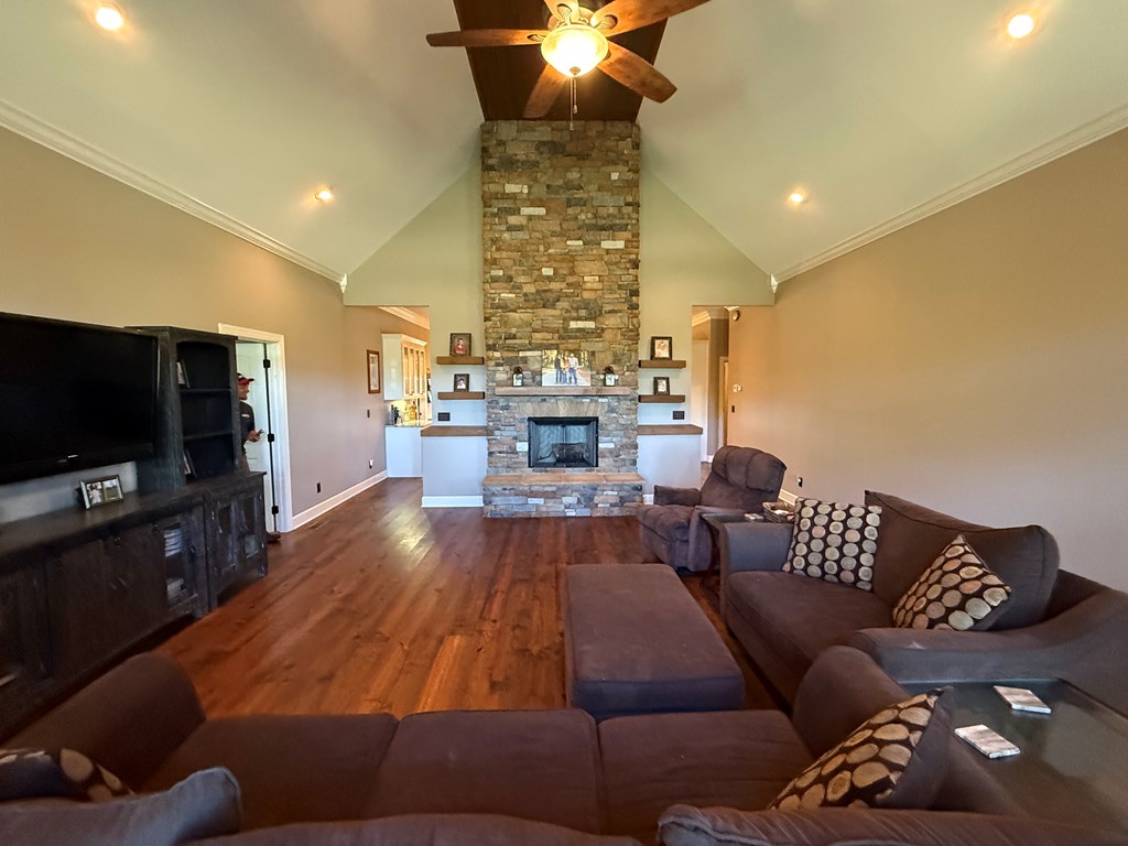 1545 County Road 2203