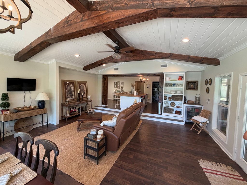 691 County Road 3310