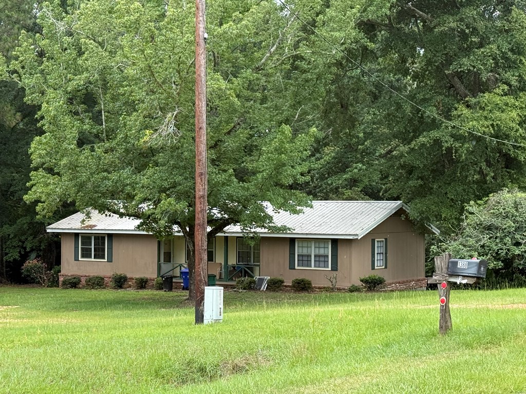 1388 Henderson Hwy