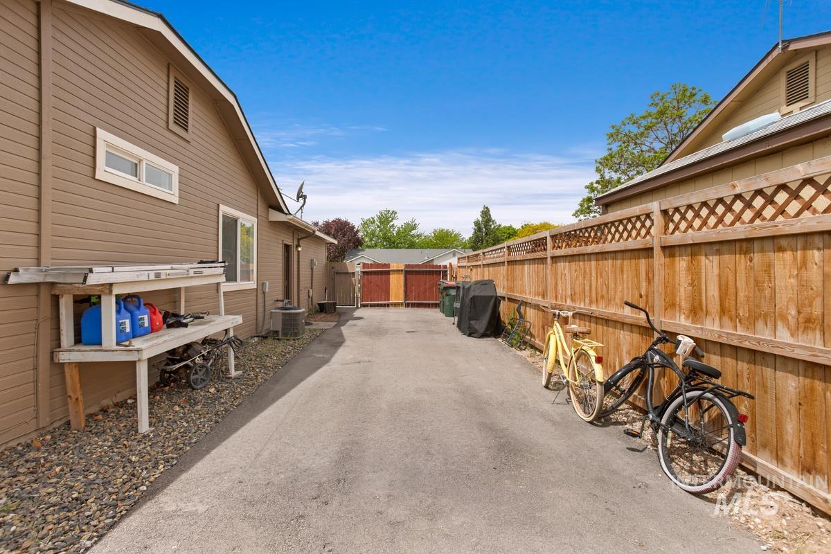 202 SW 12th