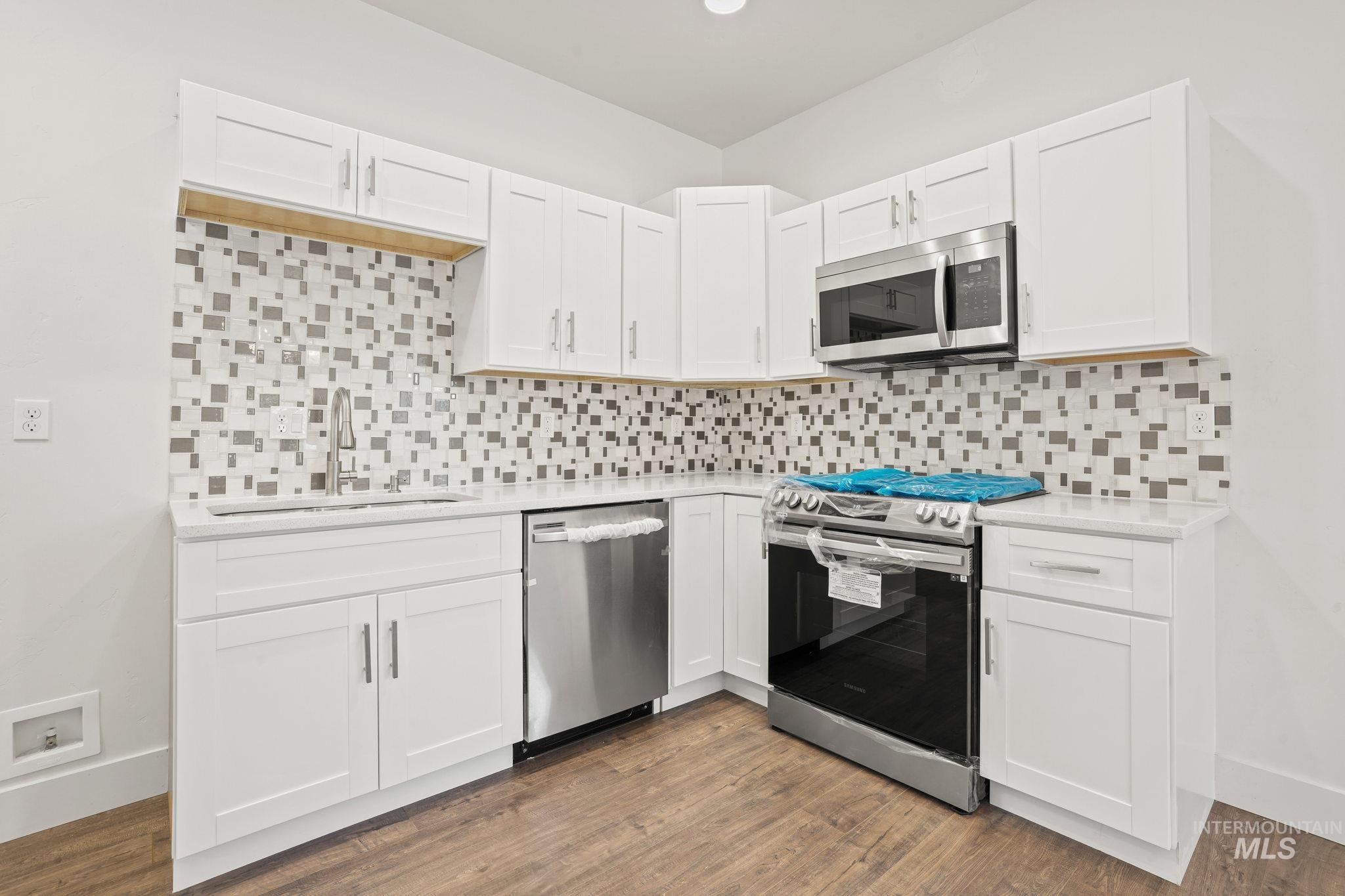 286/288 W Ave A