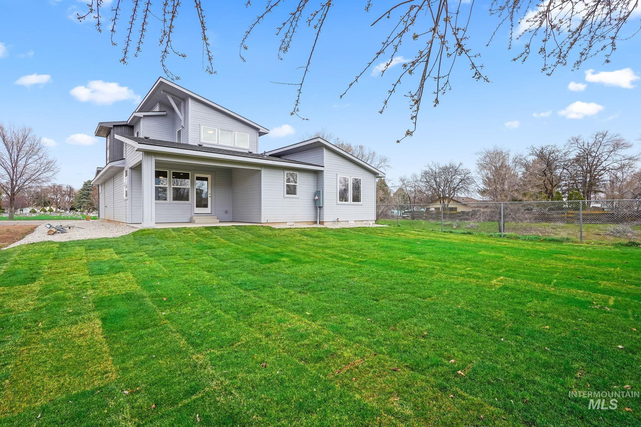 745 N 15th East St