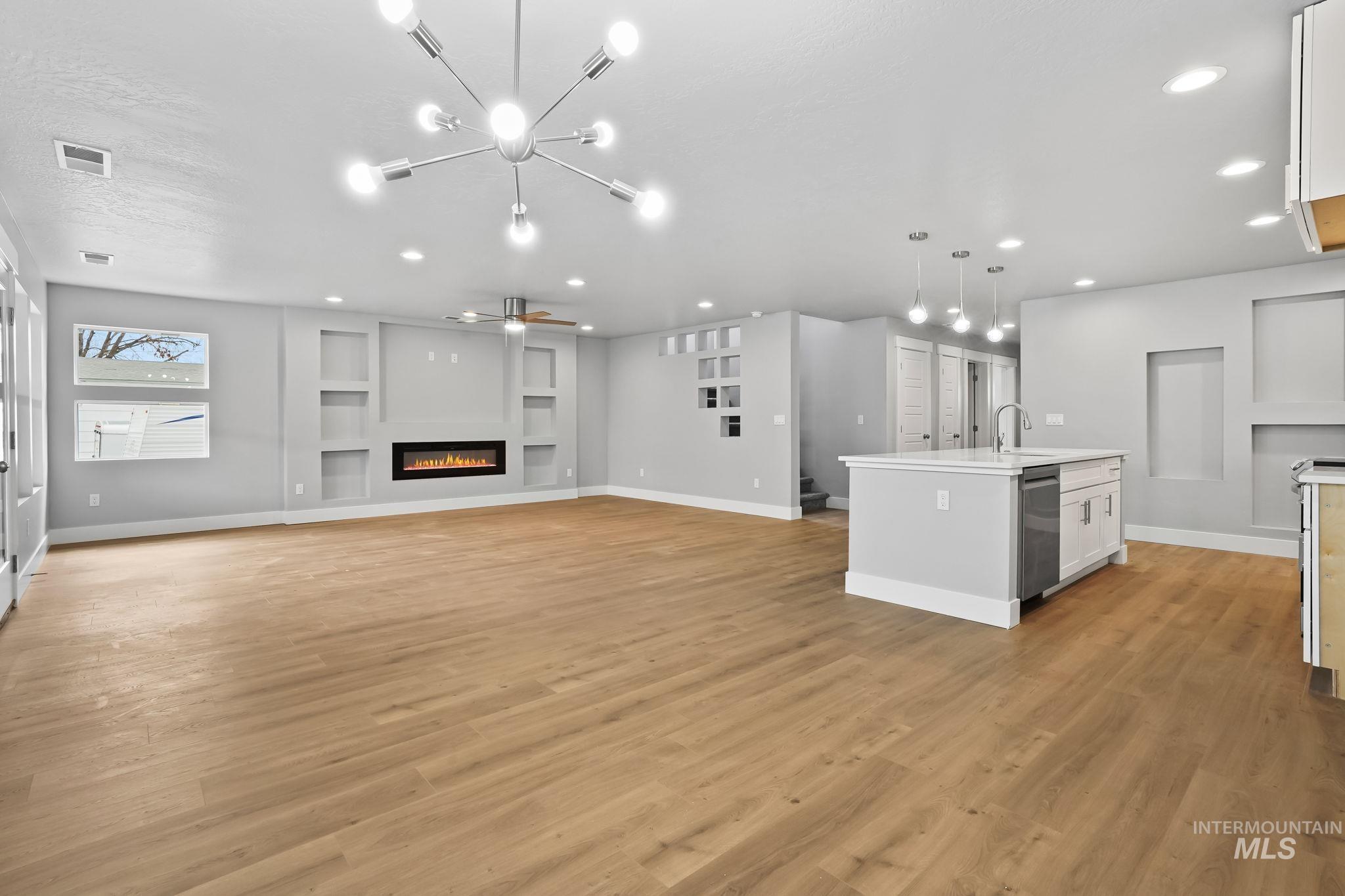 745 N 15th East St