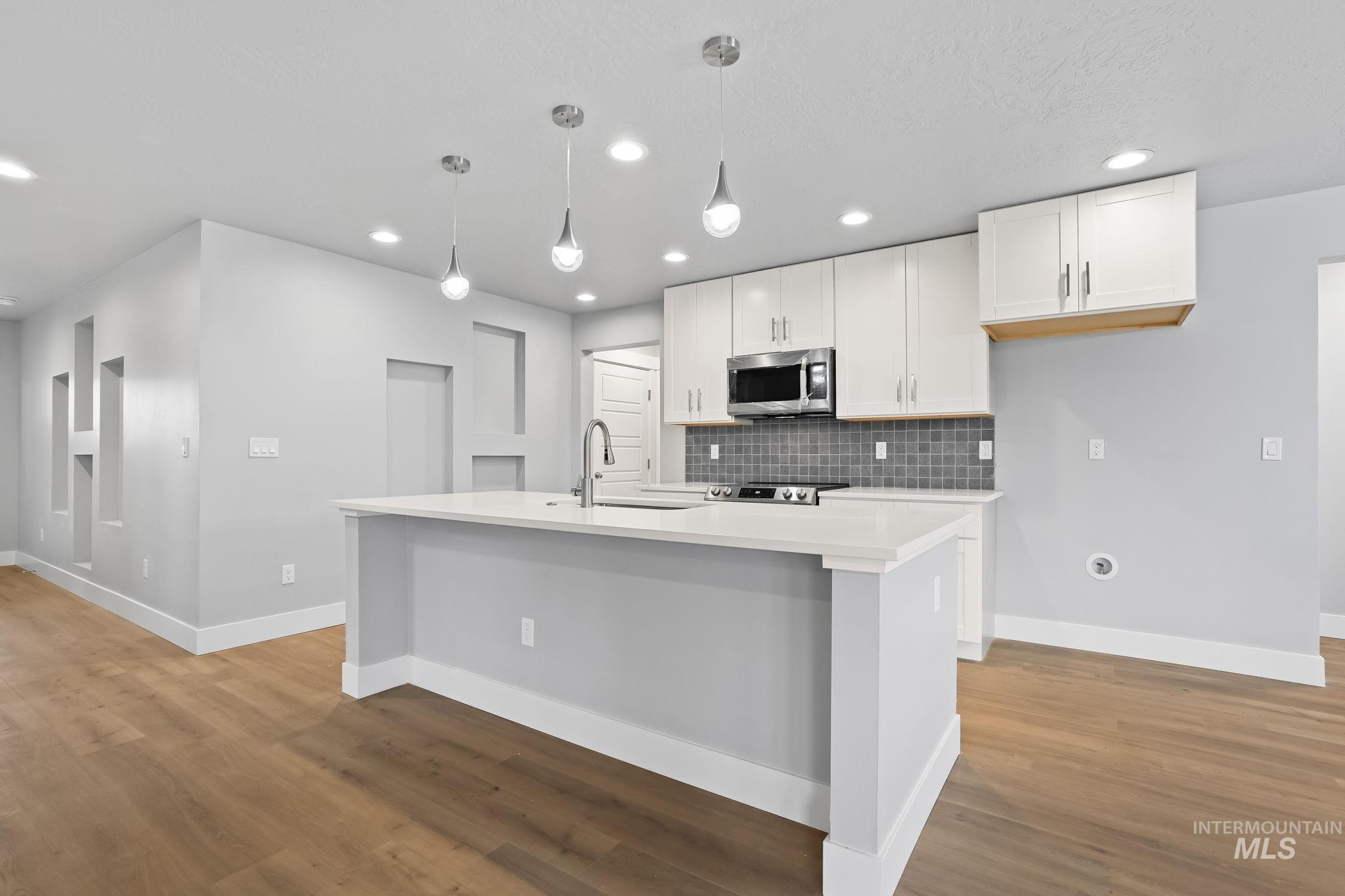 745 N 15th East St