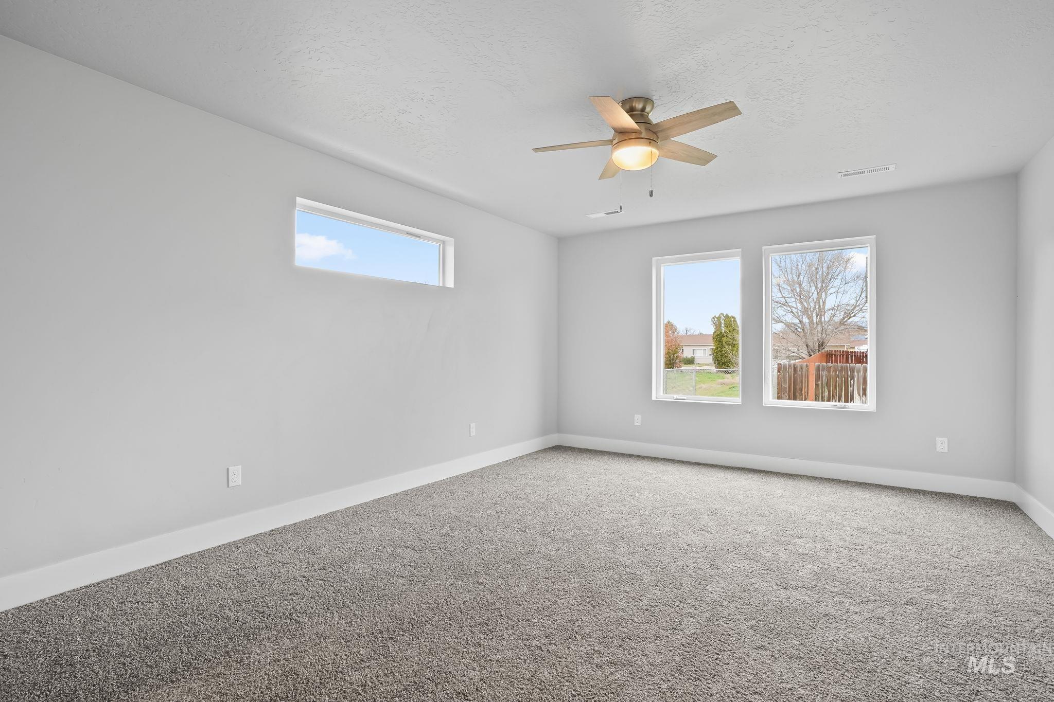 745 N 15th East St