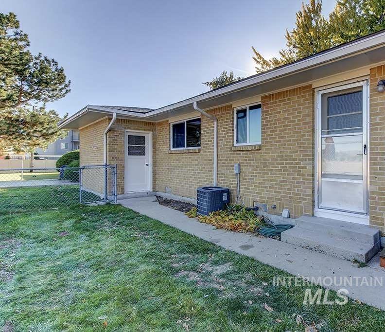 1621/1623 W Olympia Dr