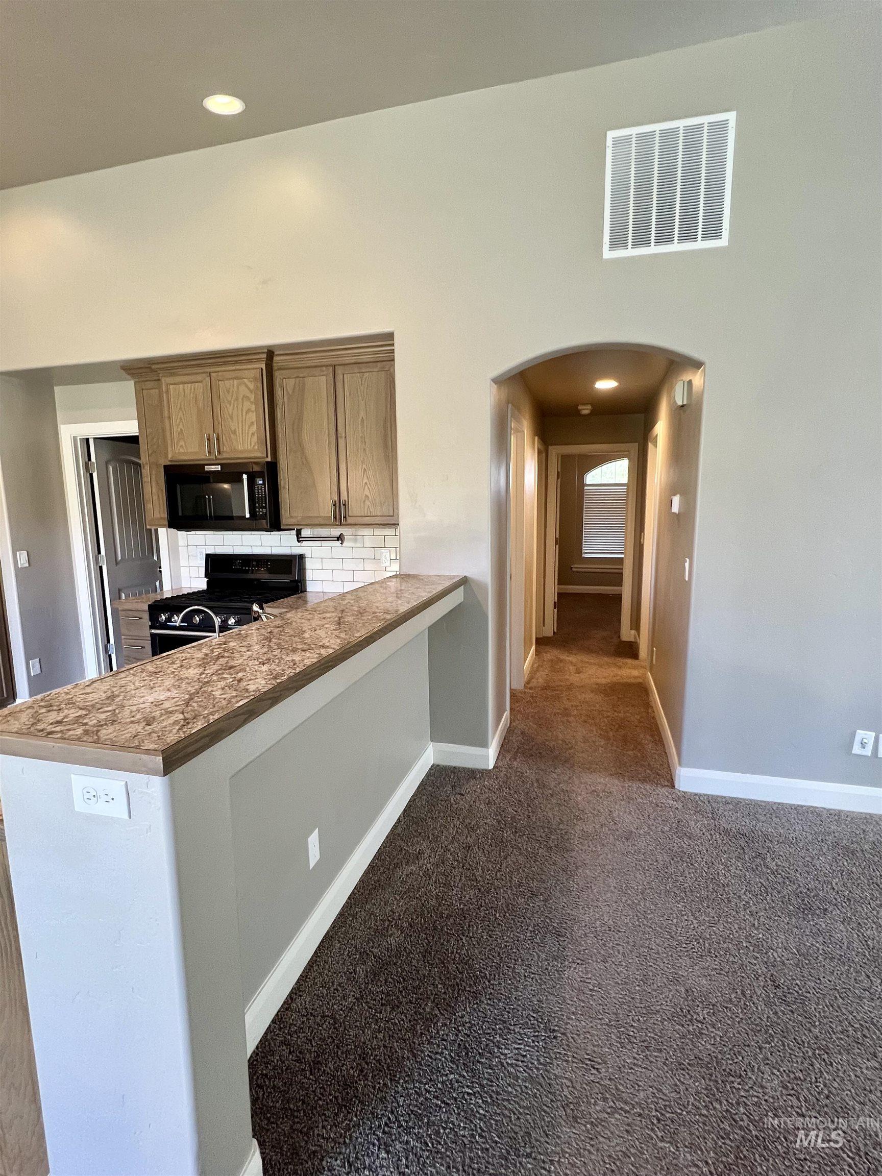 4691 N Christian