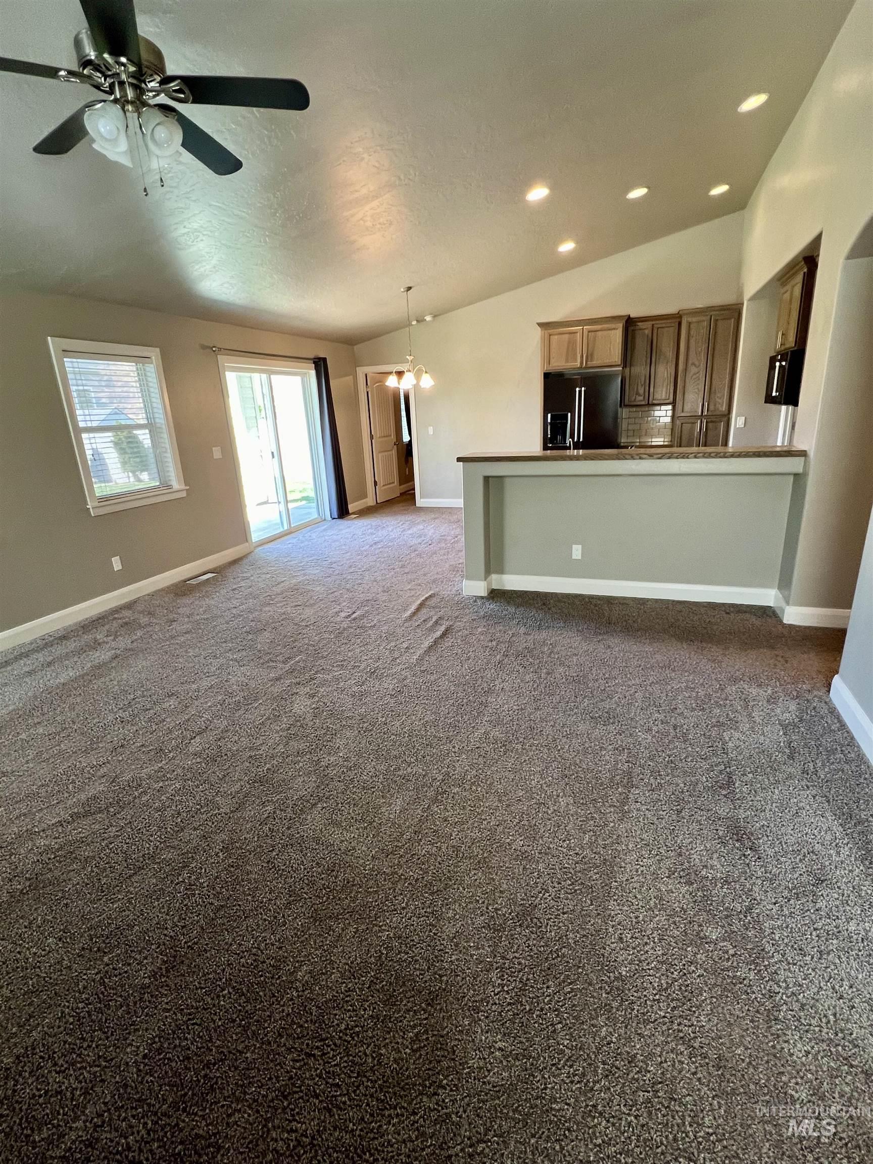 4691 N Christian