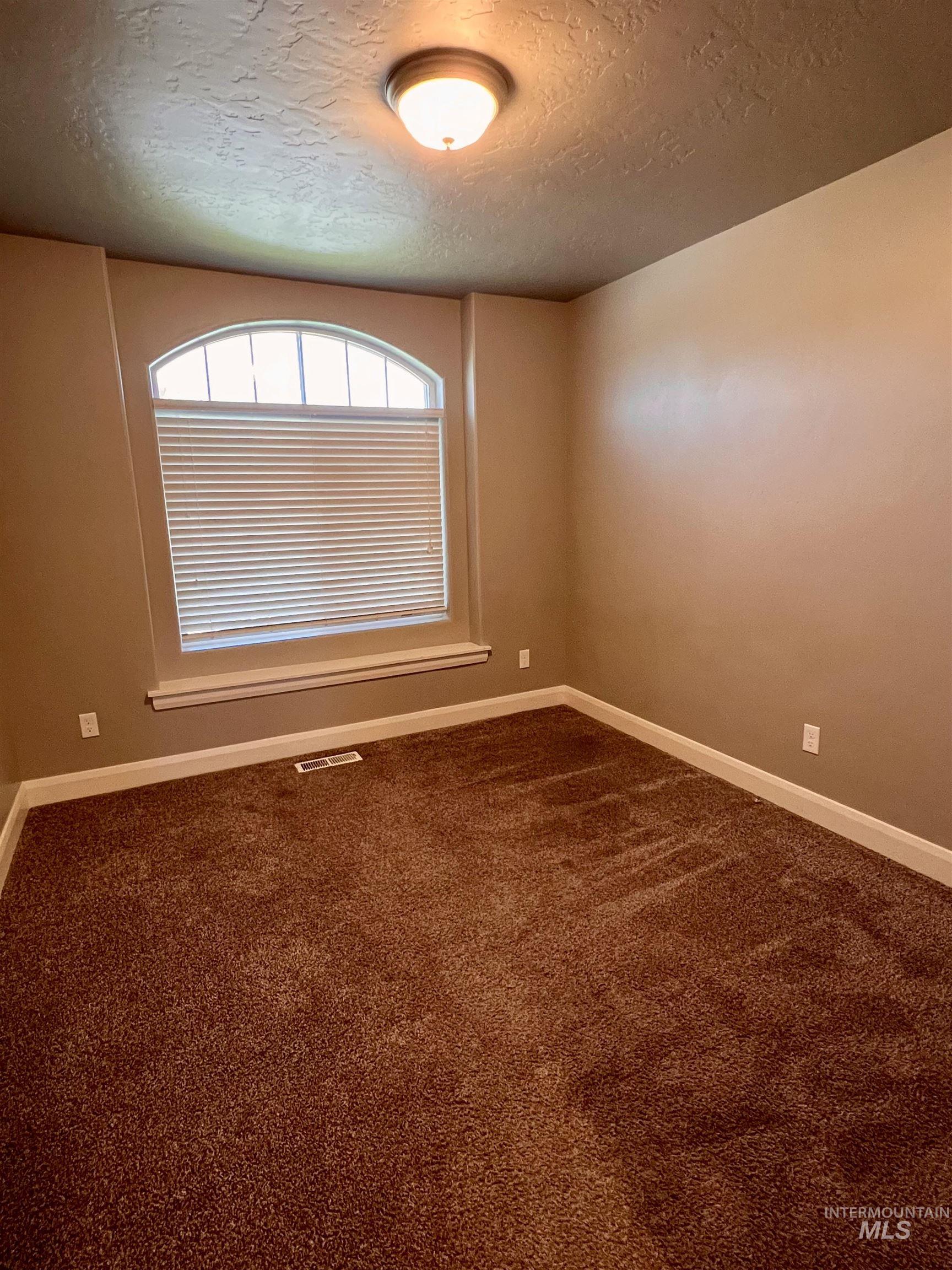 4691 N Christian