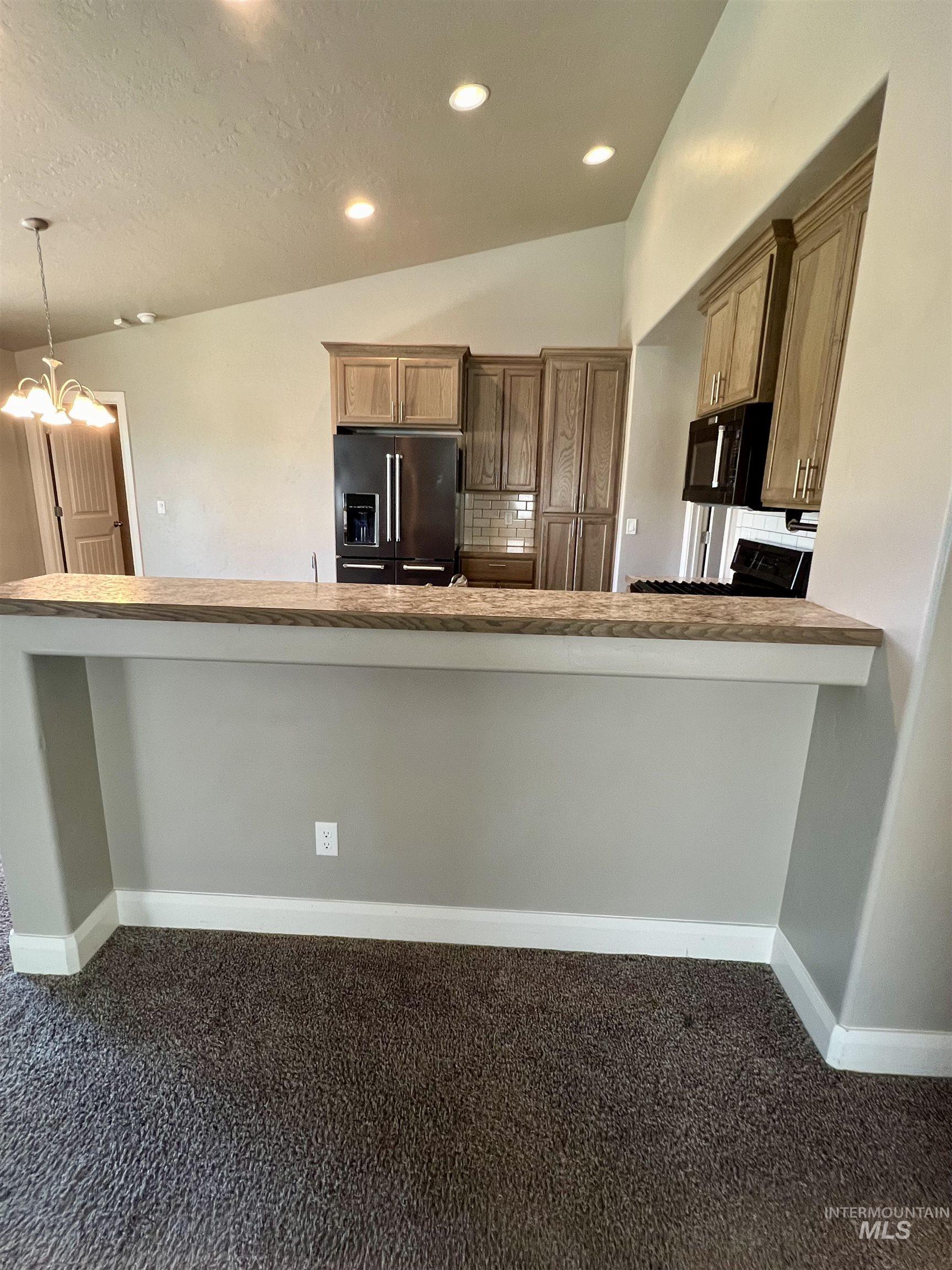 4691 N Christian