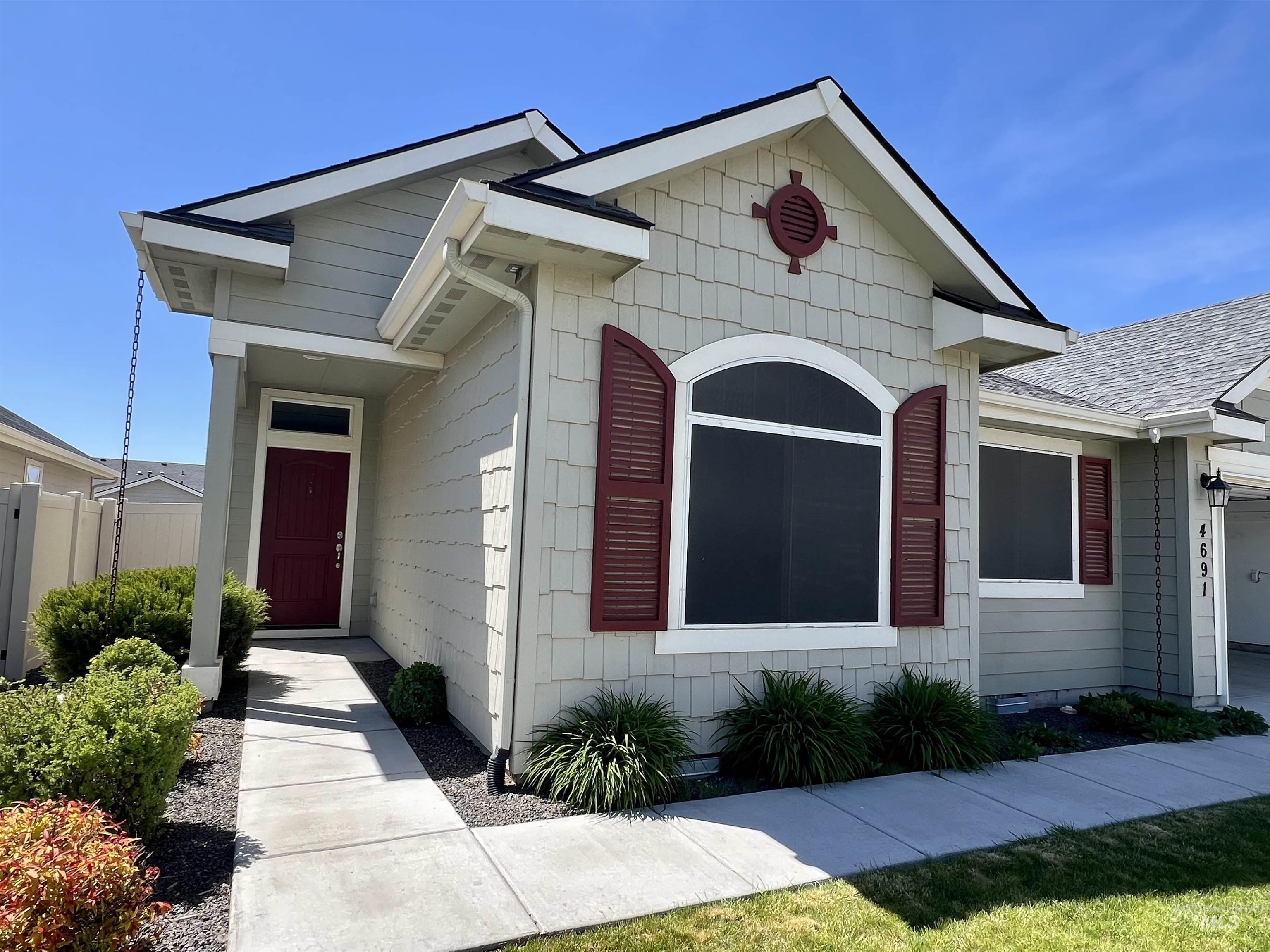 4691 N Christian