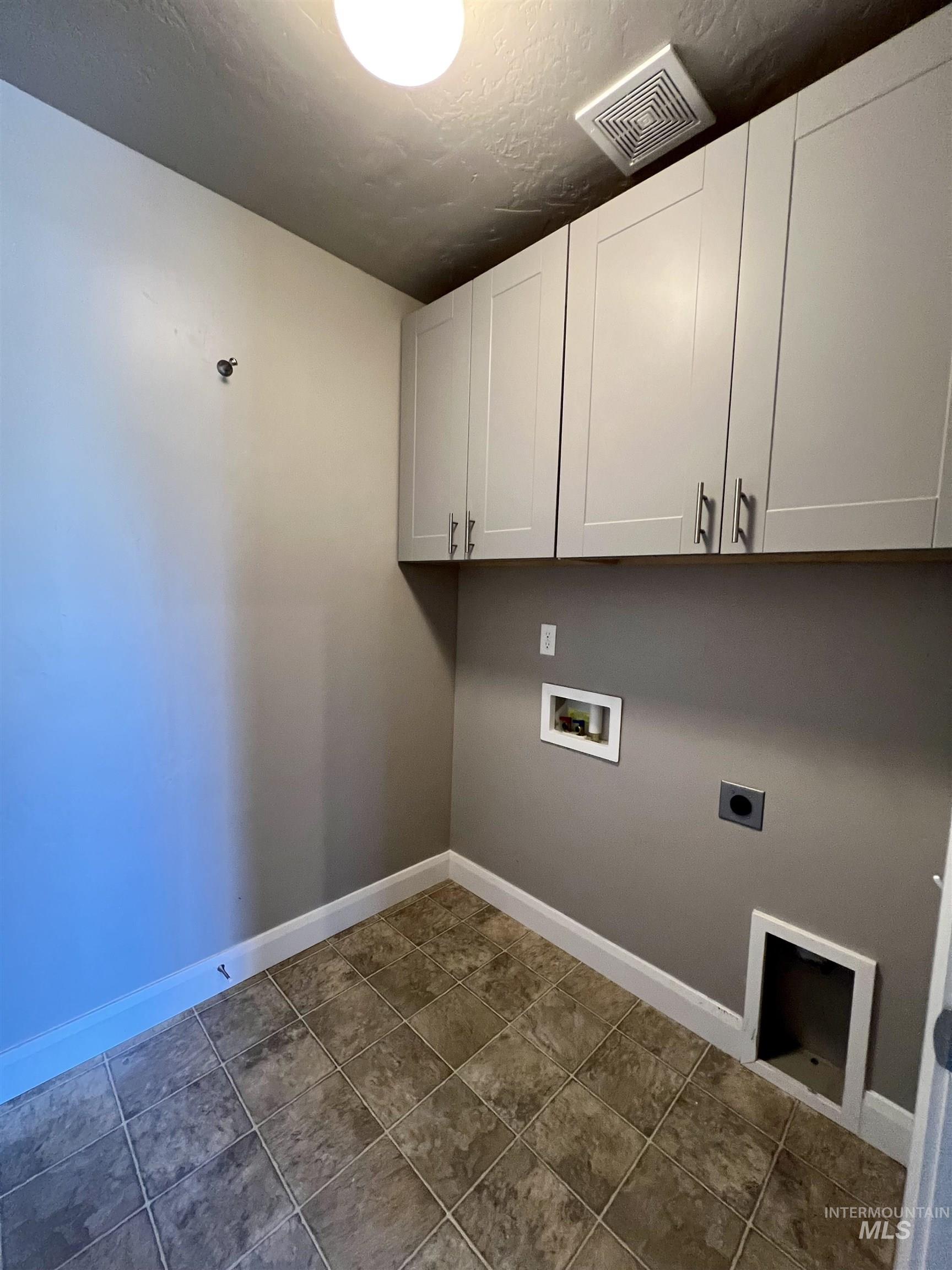 4691 N Christian