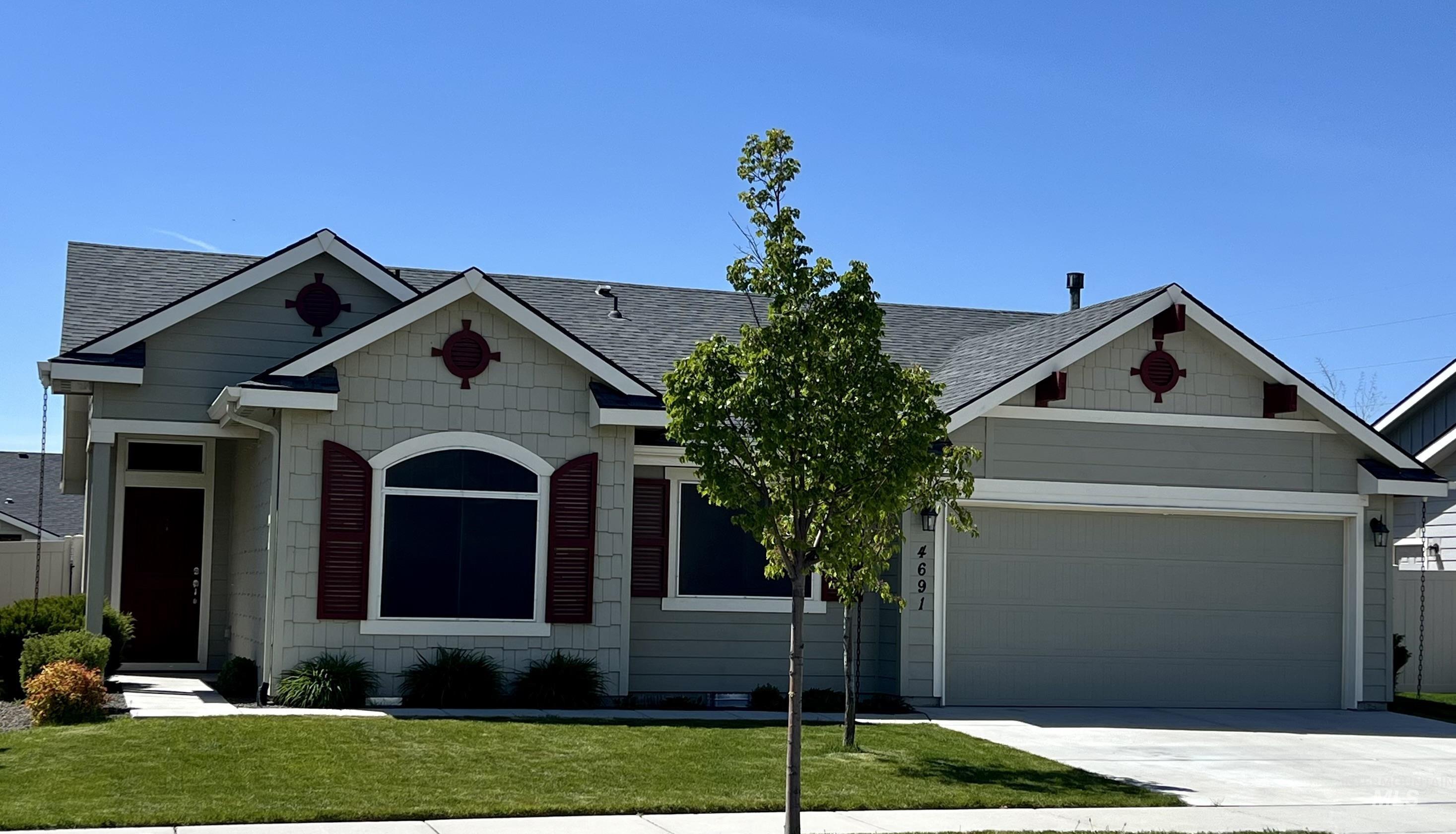 4691 N Christian