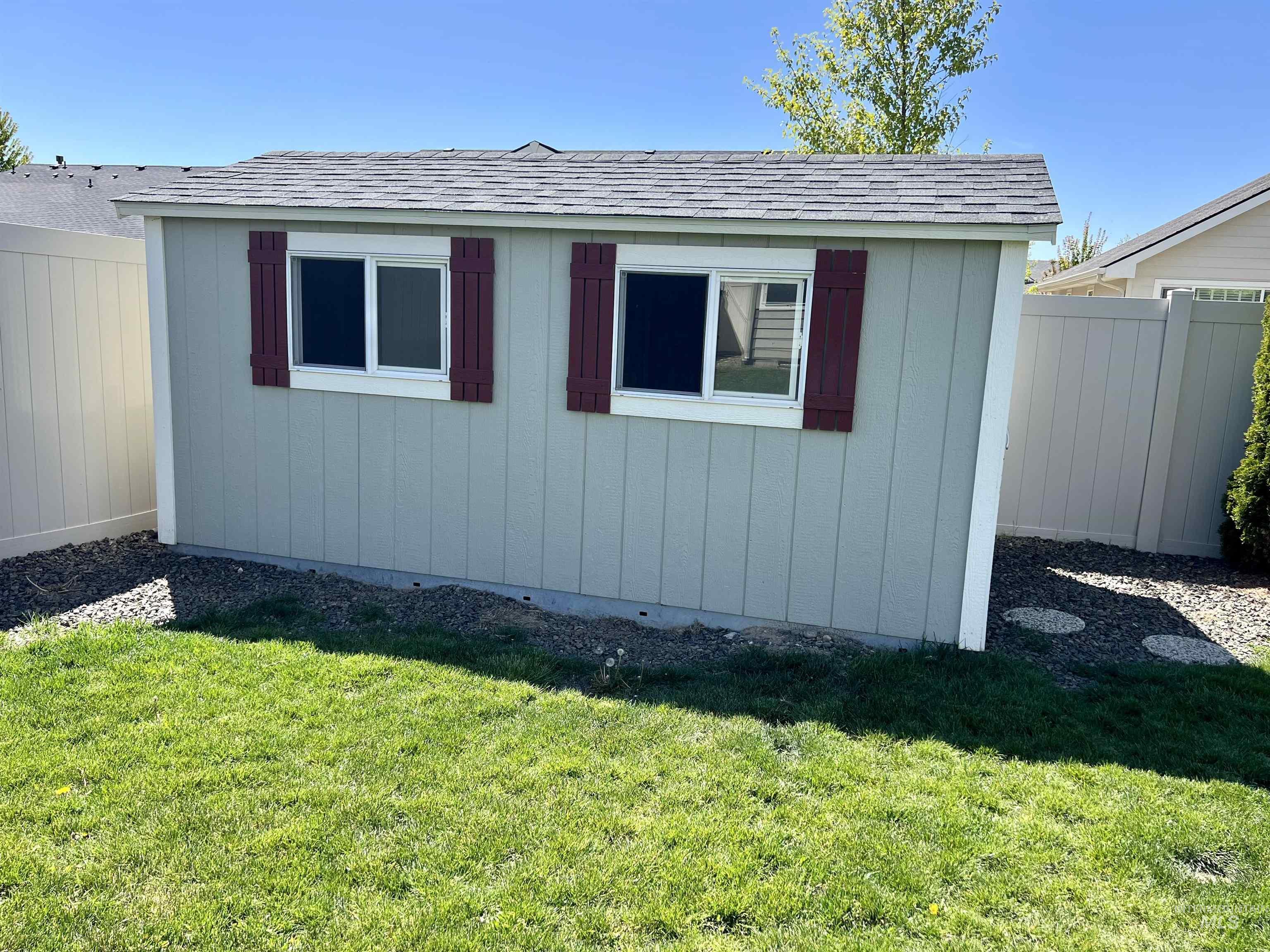 4691 N Christian