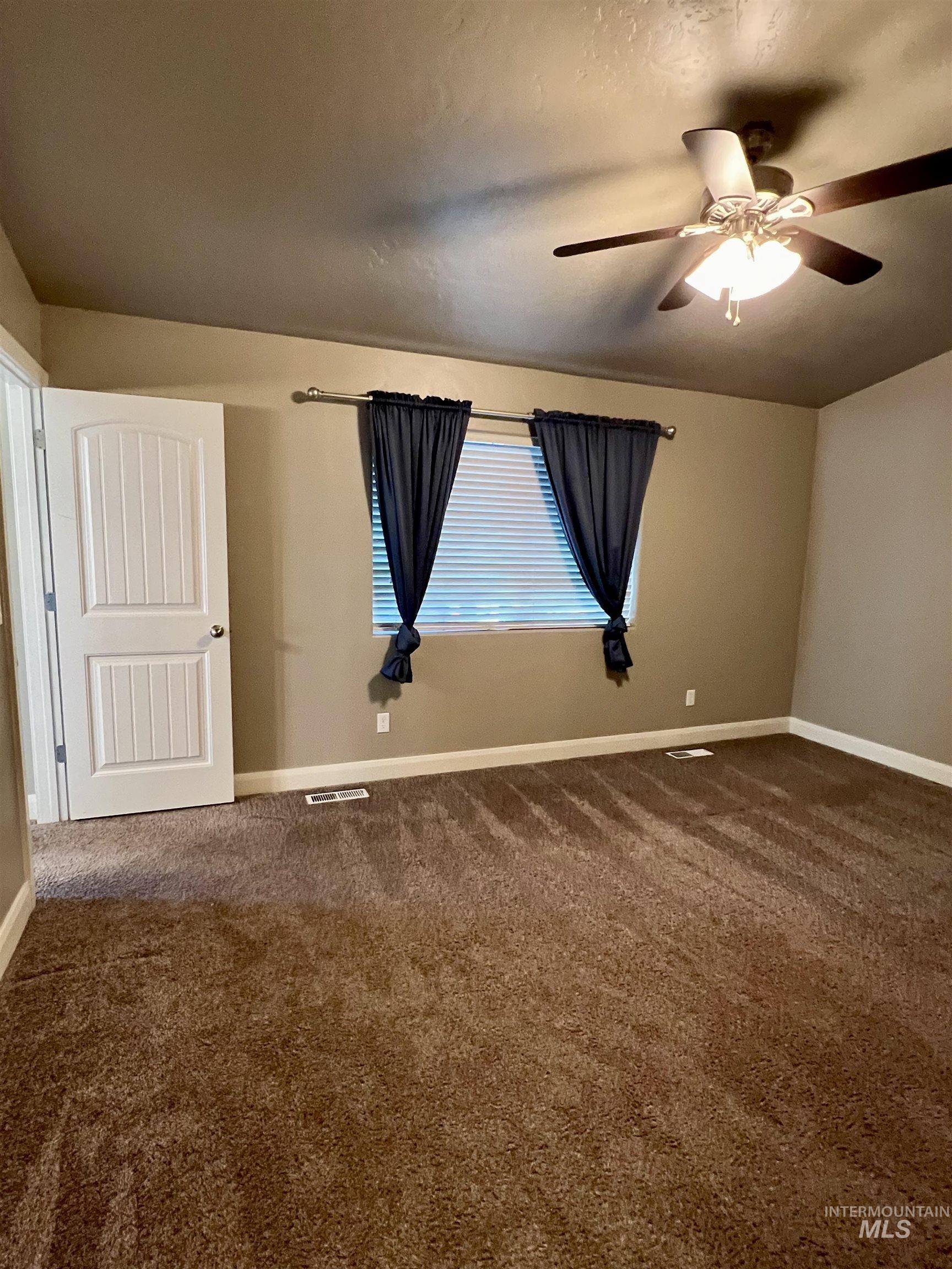 4691 N Christian