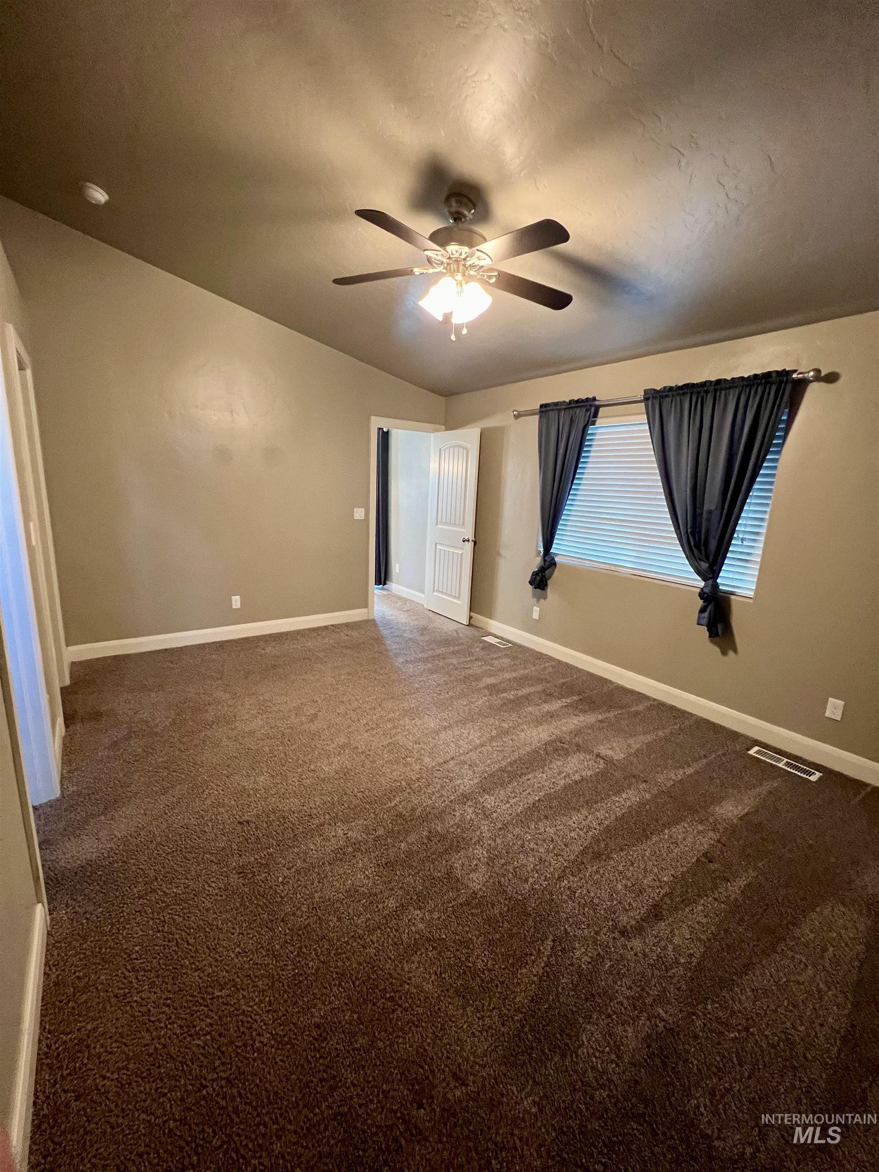 4691 N Christian