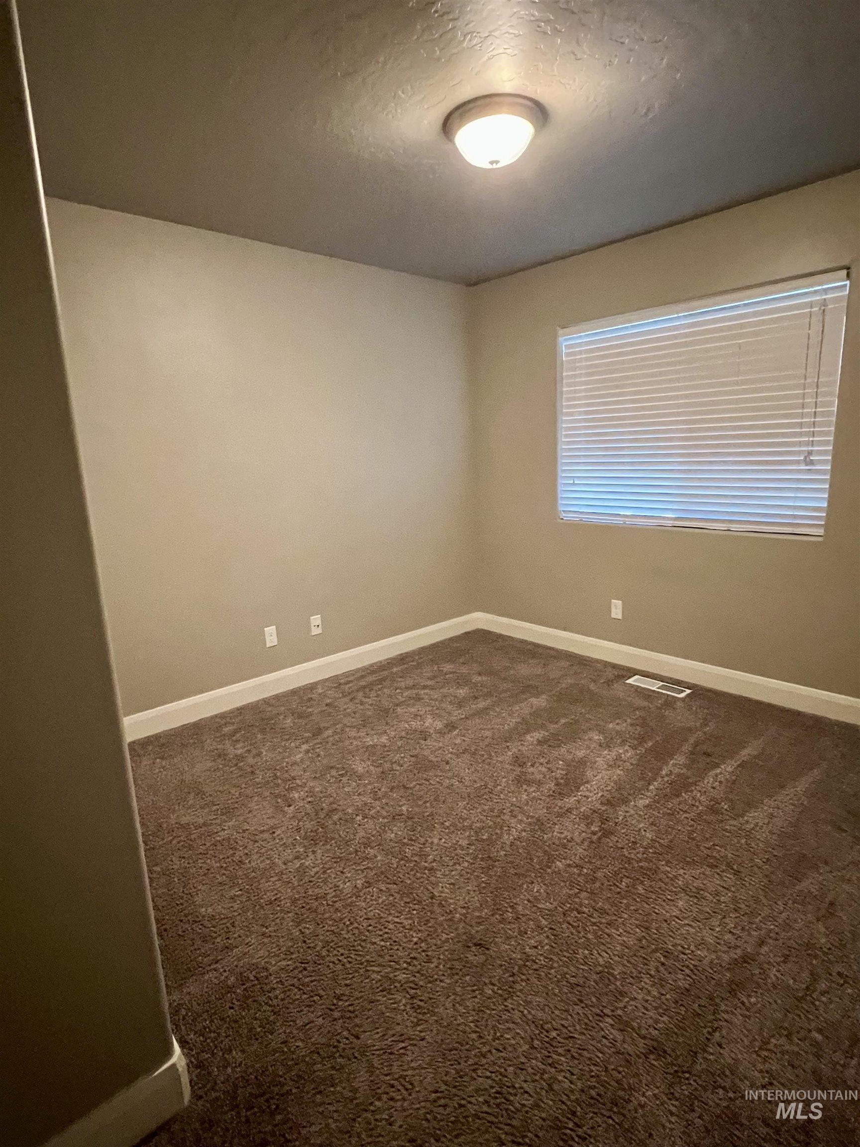 4691 N Christian