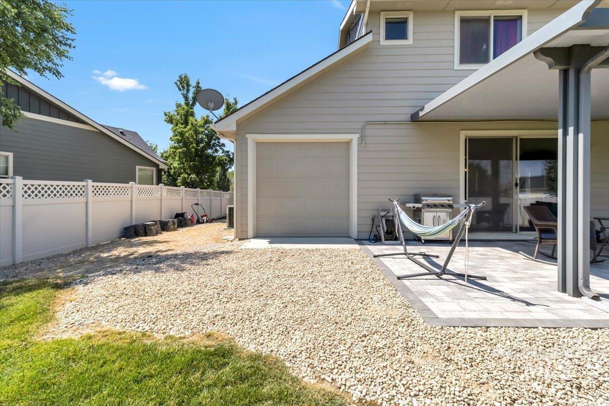 2074 W Maracay Dr