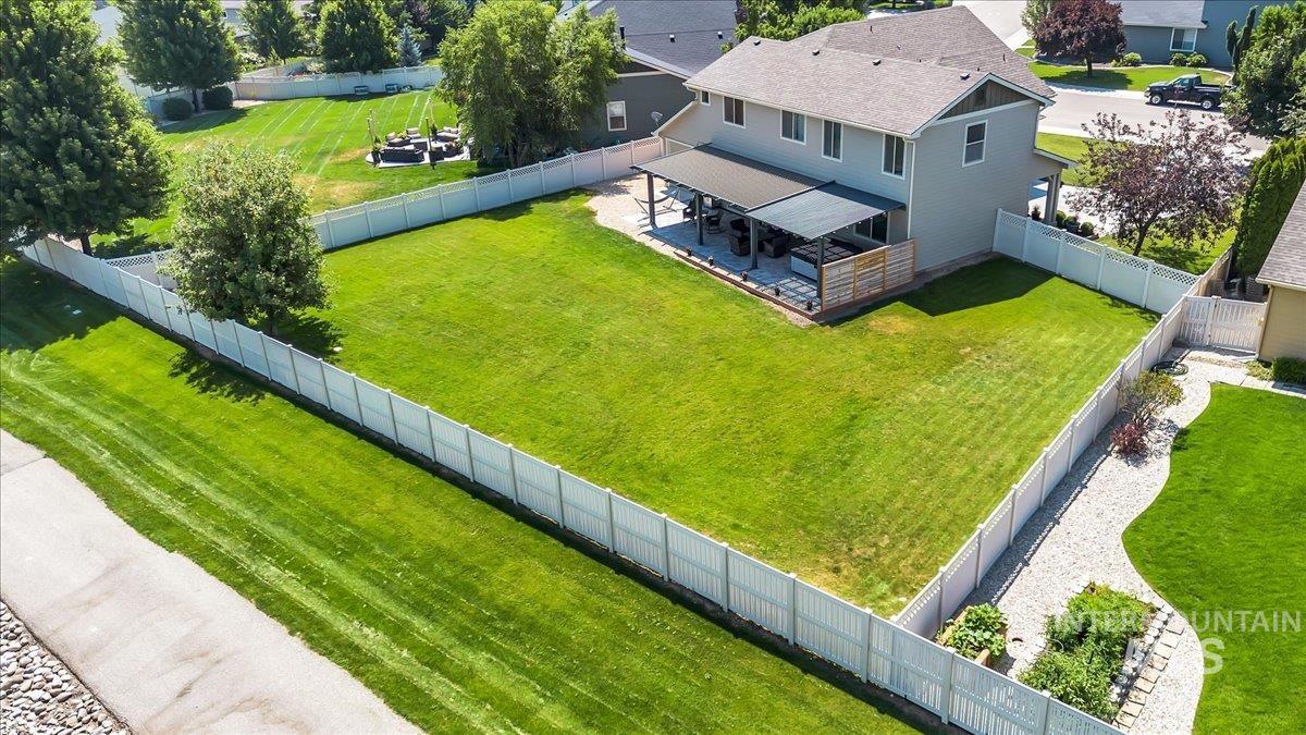 2074 W Maracay Dr