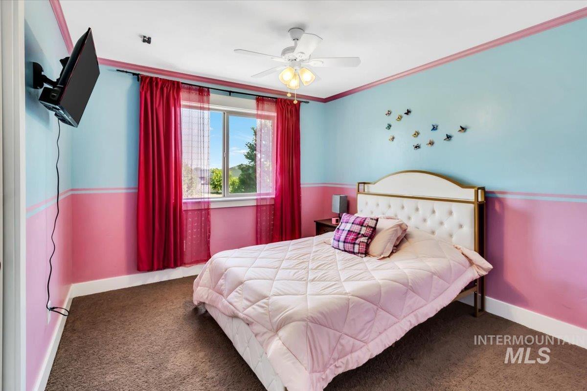 2074 W Maracay Dr