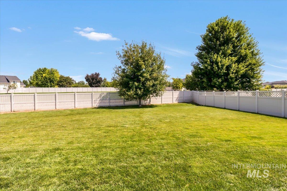 2074 W Maracay Dr
