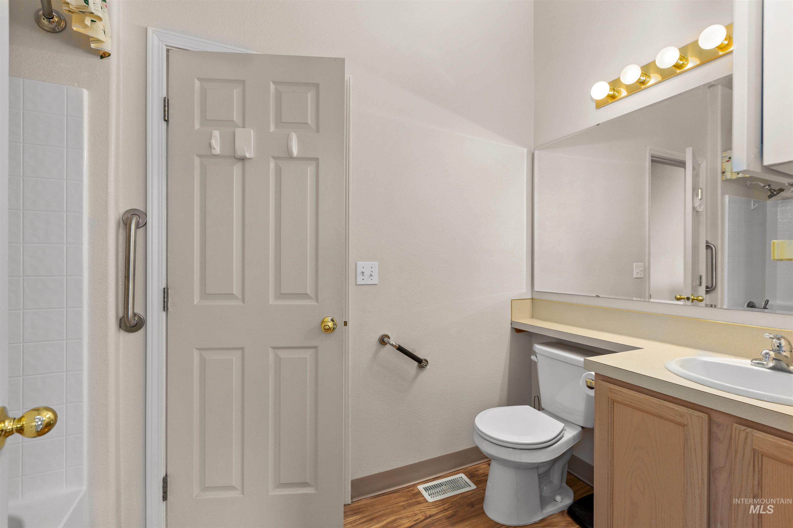 2313 River Oaks Ct
