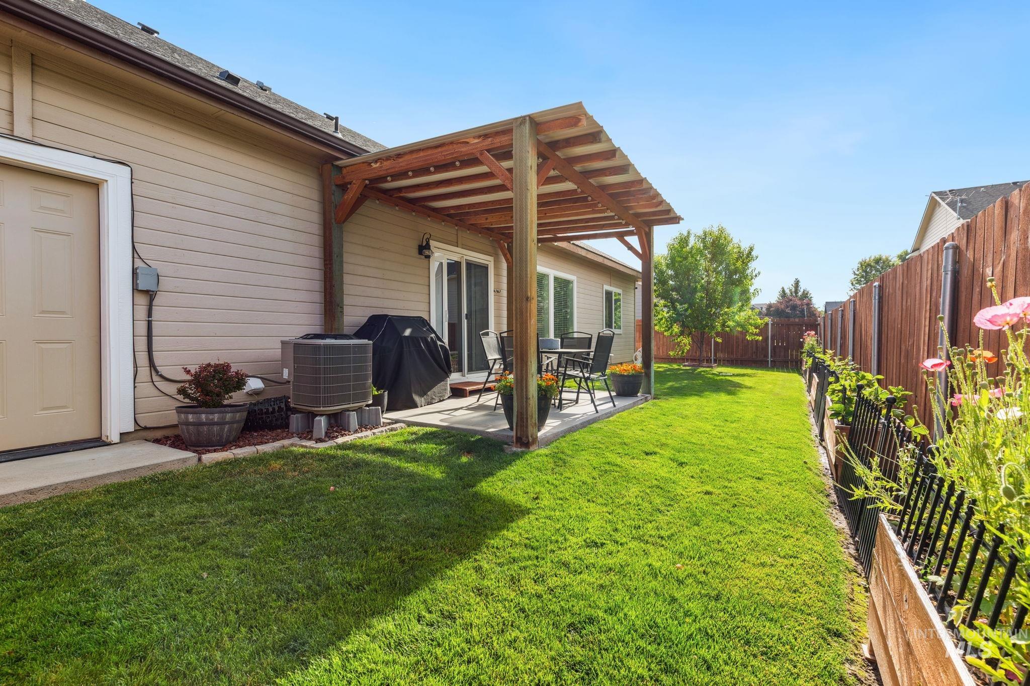1325 E 15 North