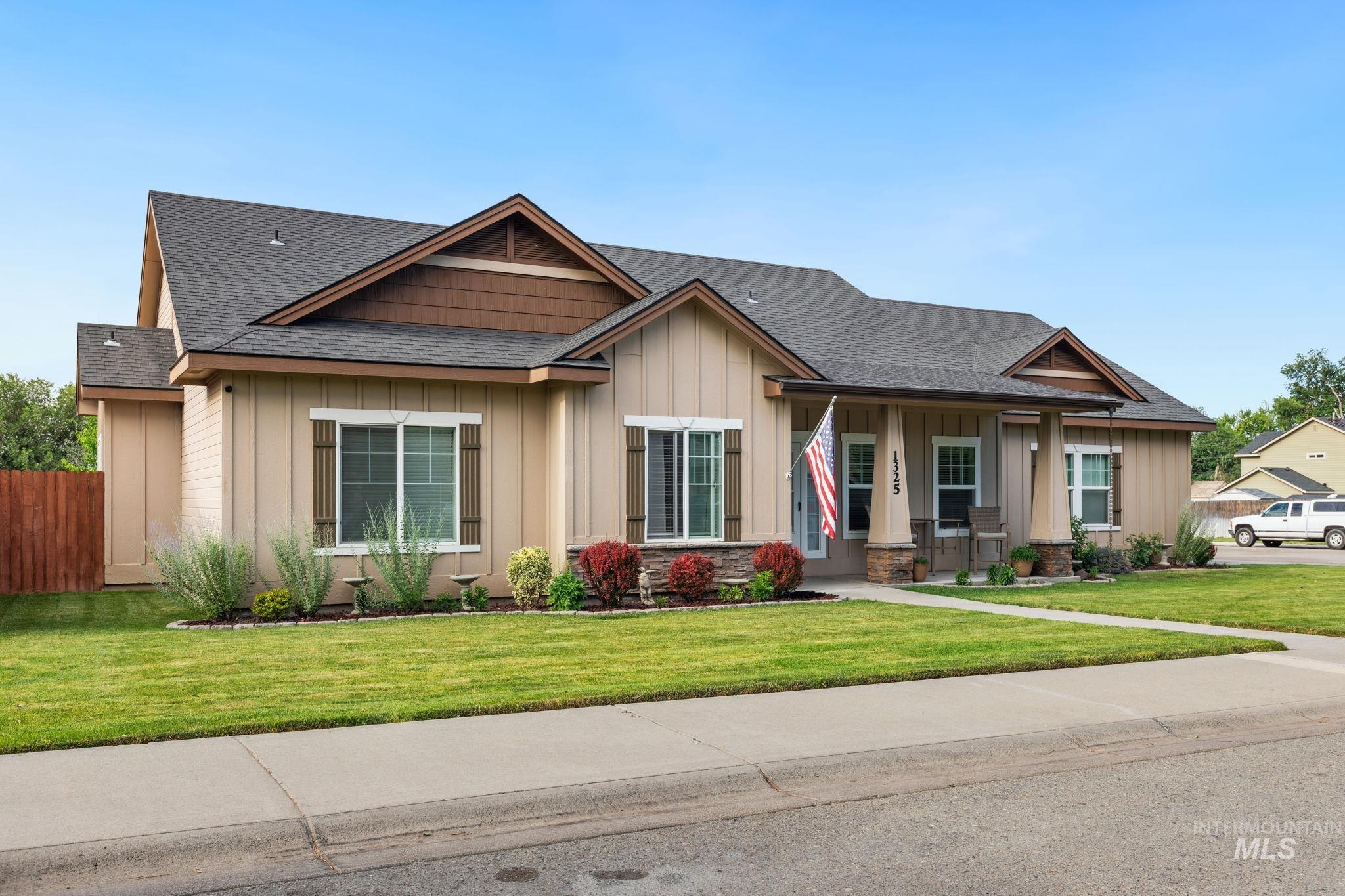 1325 E 15 North