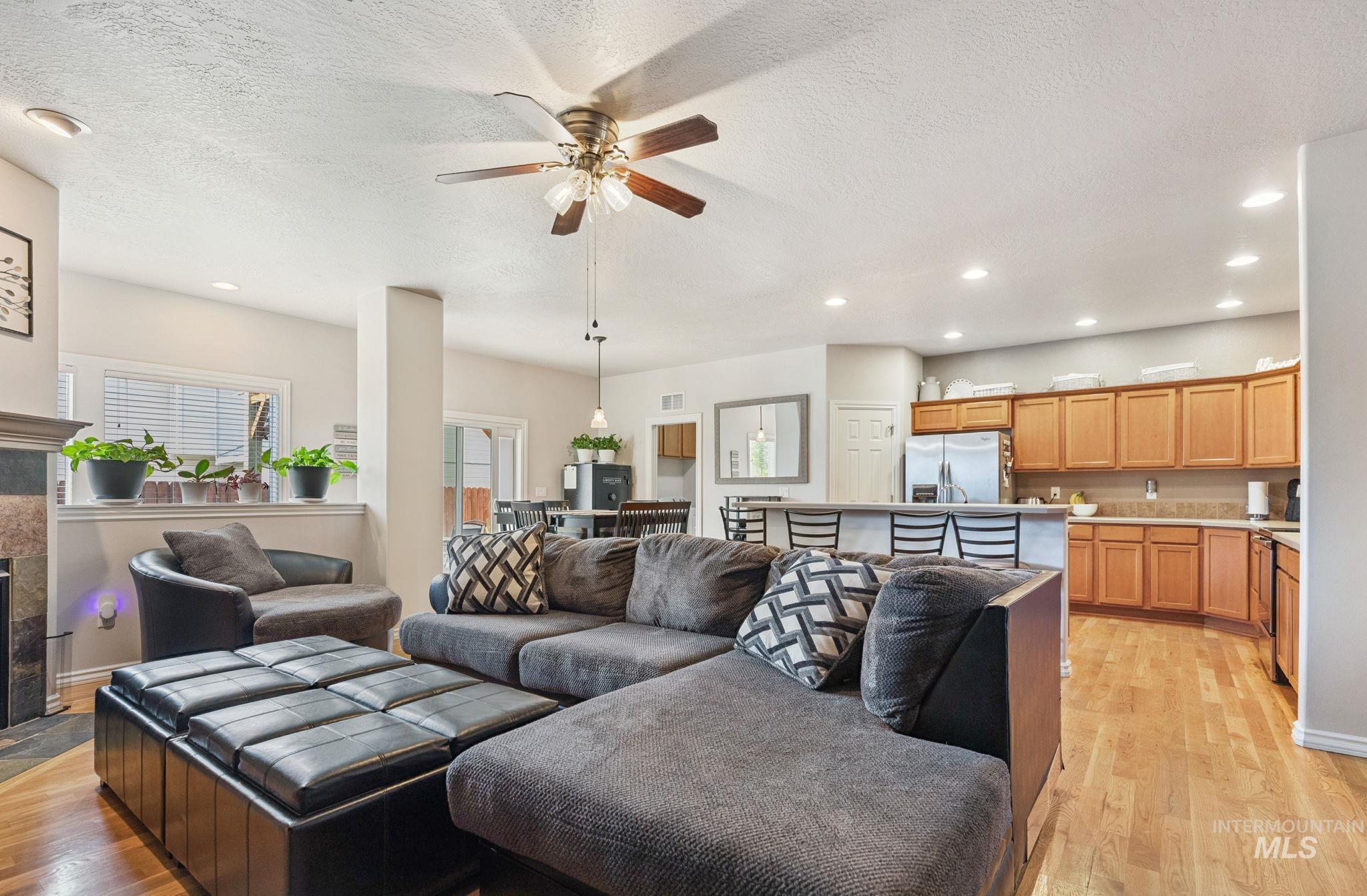 1325 E 15 North