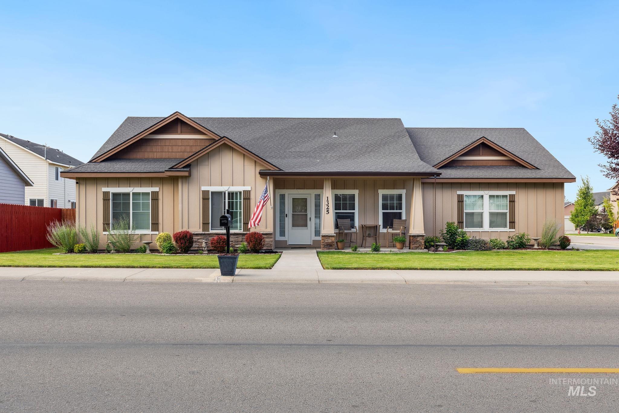 1325 E 15 North