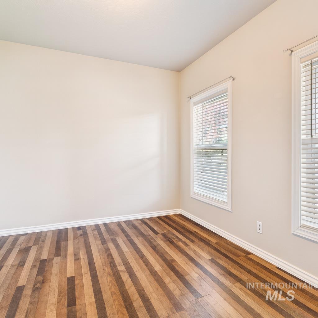 1325 E 15 North