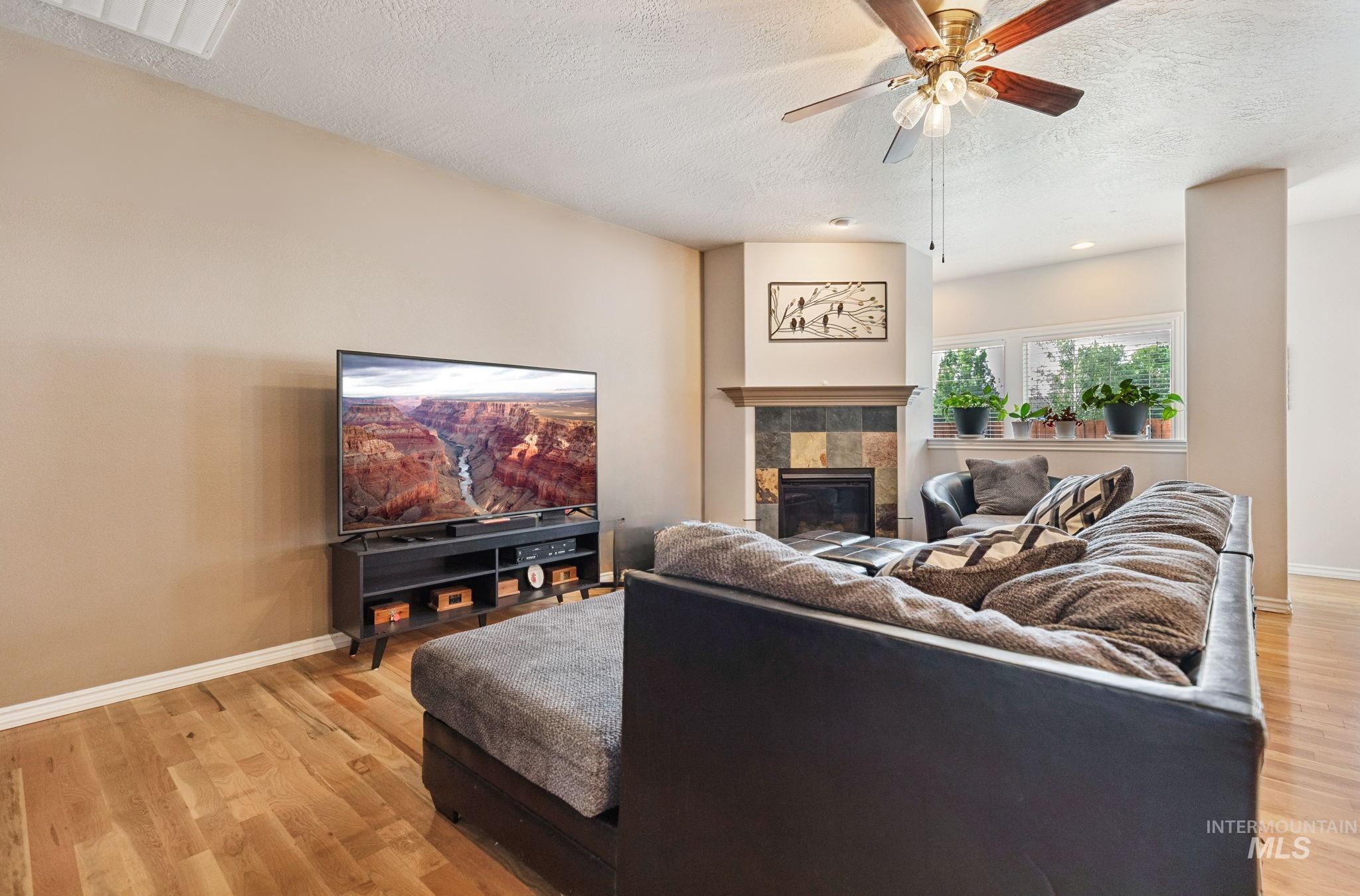 1325 E 15 North