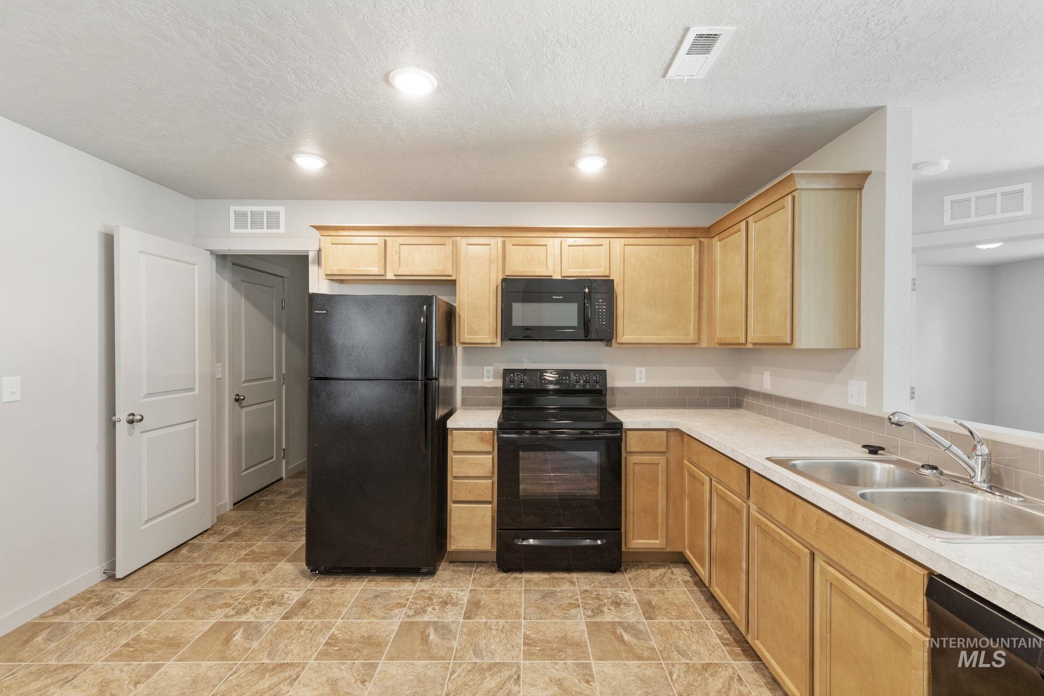 15066 N Bonelli Ave.