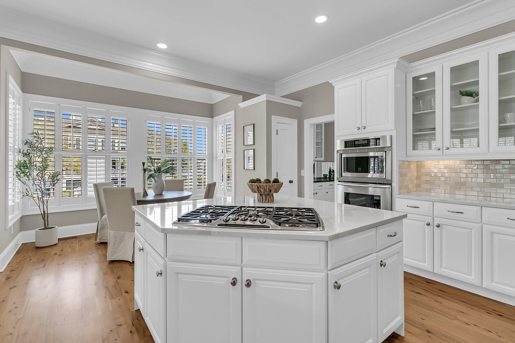 4922 Sound View Drive