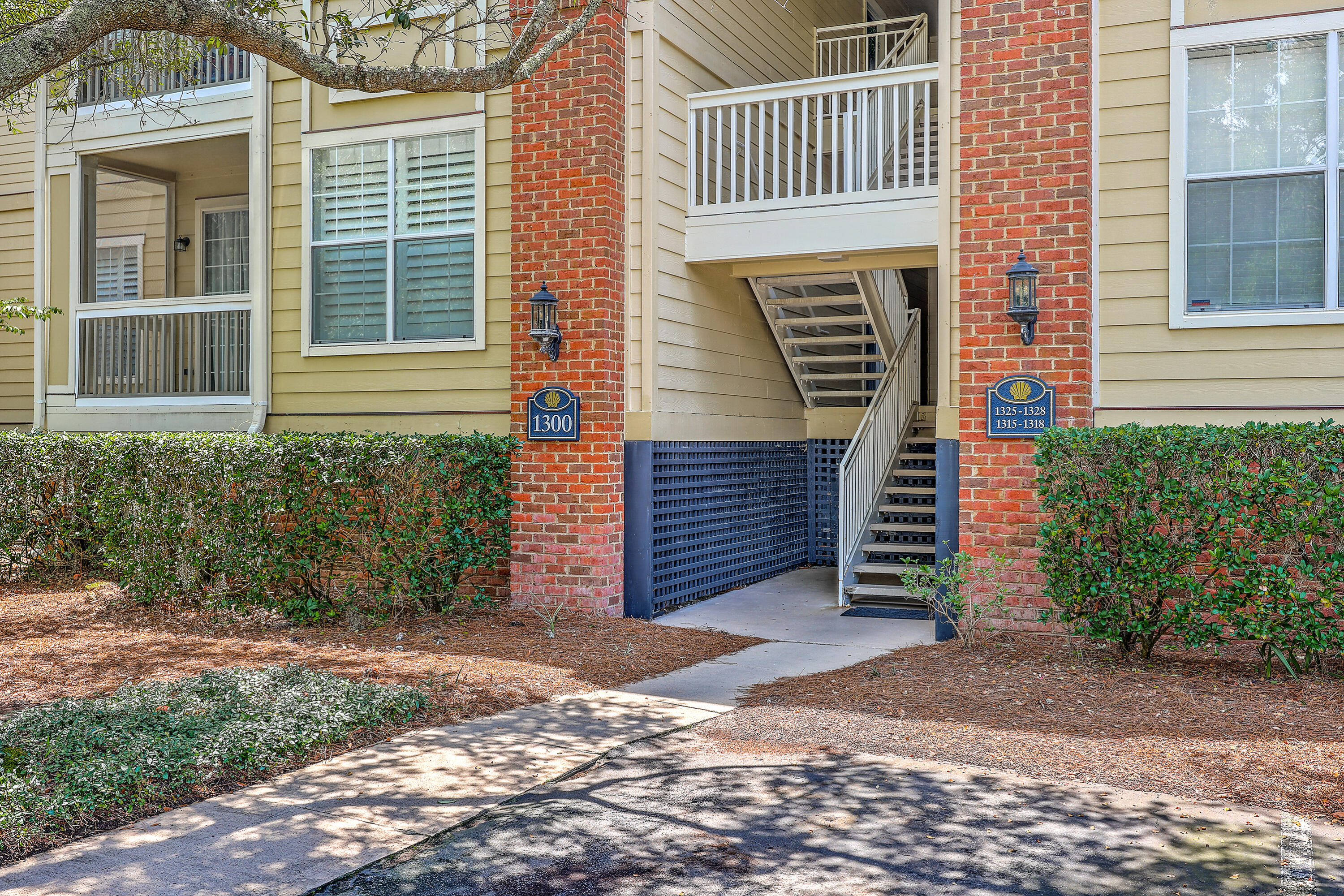 1600 Long Grove Drive # 1318, Mount Pleasant Unit: 1318